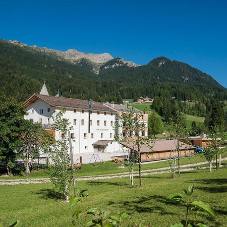 Zum Hirschen Boutique Hotel Val Di Non Unsere Liebe Frau im Walde Ngoại thất bức ảnh