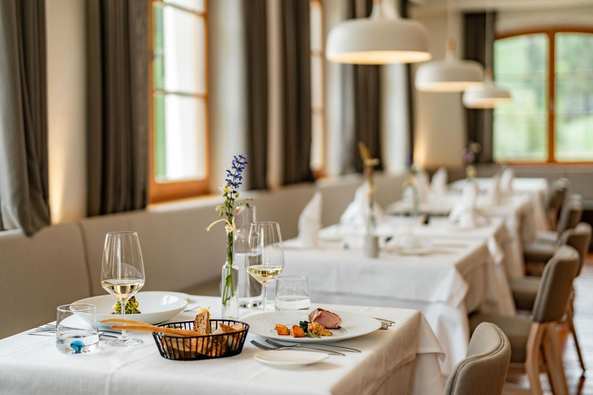 Zum Hirschen Boutique Hotel Val Di Non Unsere Liebe Frau im Walde Ngoại thất bức ảnh